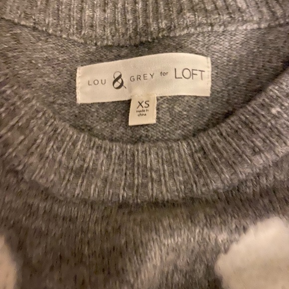 Gray Heart Pattern Sweater - Picture 2 of 3